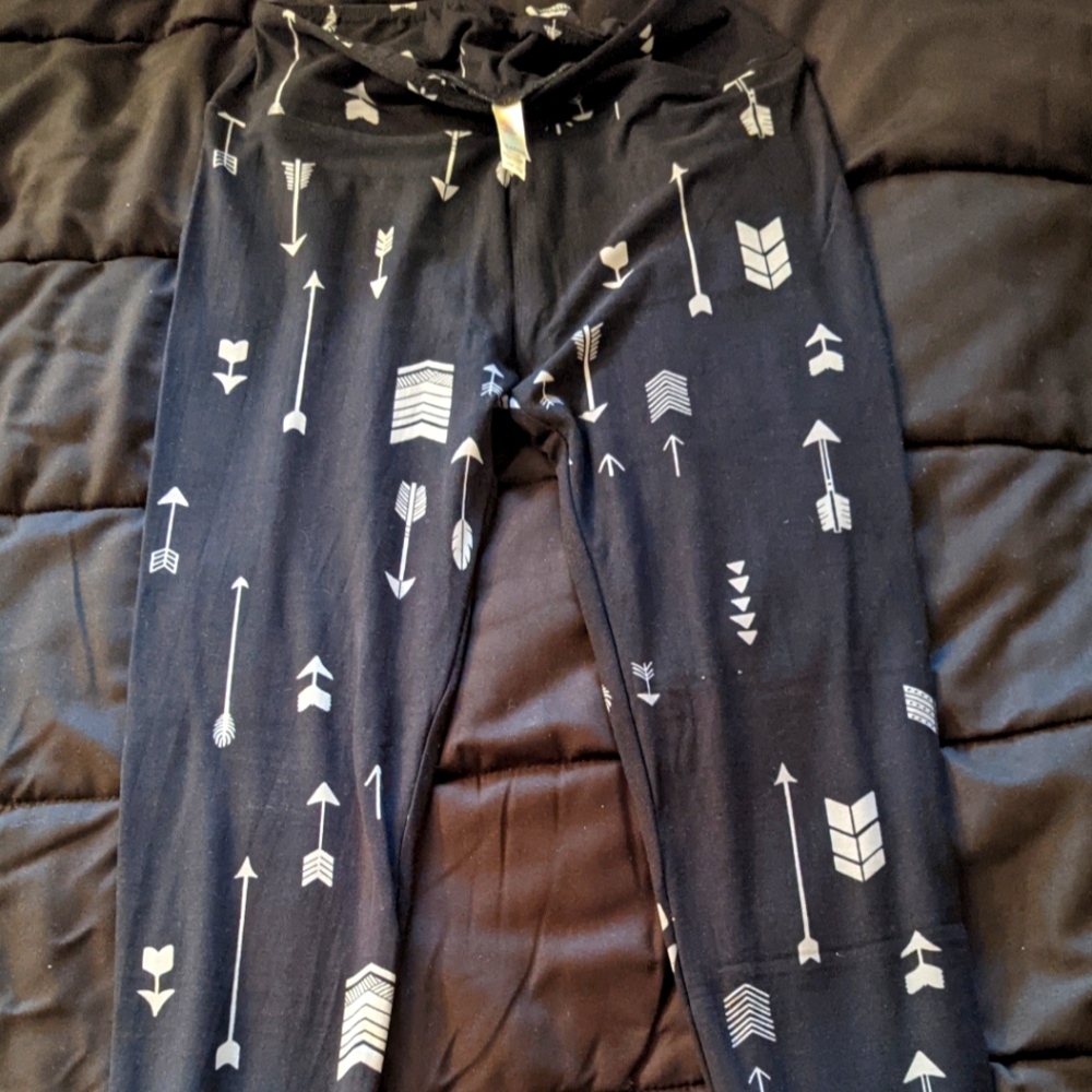 LuLaRoe NWT OS HTF arrows leggings